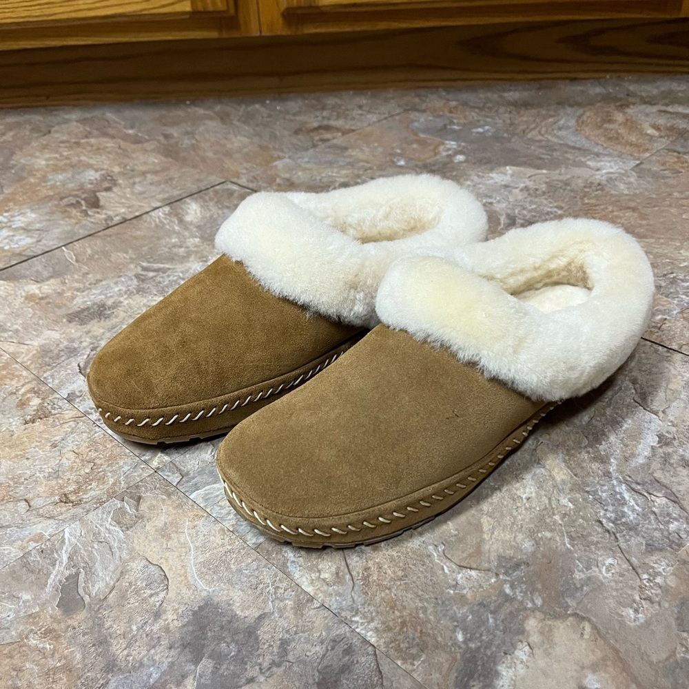 BRAND NEW (NWT)- trendy L.L.Bean Women’s suede slippers wool lining, size 10